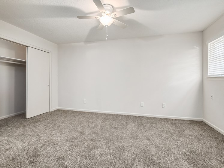 Beige Carpet In Bedroom at The Reserve at Wynwood Apartments, Cullman, 35055